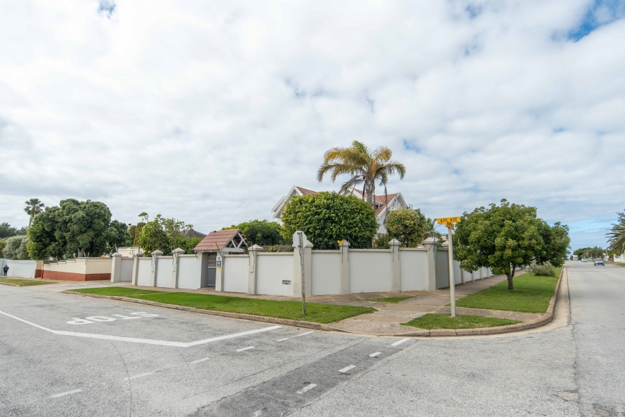 4 Bedroom Property for Sale in Summerstrand Eastern Cape